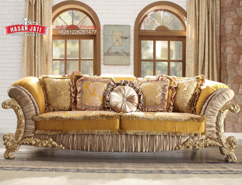 Set kursi sofa mewah klasik ukiran Jepara warna gold nampak 2 seater