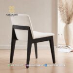 Detail Belakang Kursi Makan Minimalis Rangka Kayu Hitam Jok Fabric