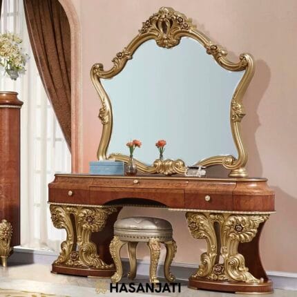Meja rias jati Jepara mewah dengan ukiran klasik elegan dan cermin besar, terbuat dari kayu jati solid berkualitas tinggi.