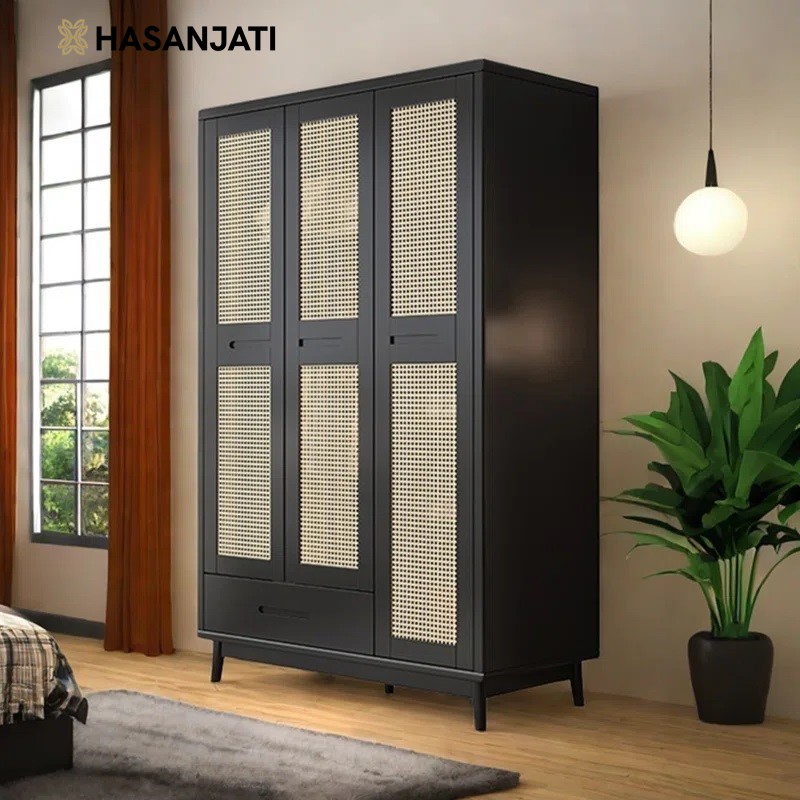 Model lemari pakaian jati minimalis 3 pintu kombinasi rotan asli