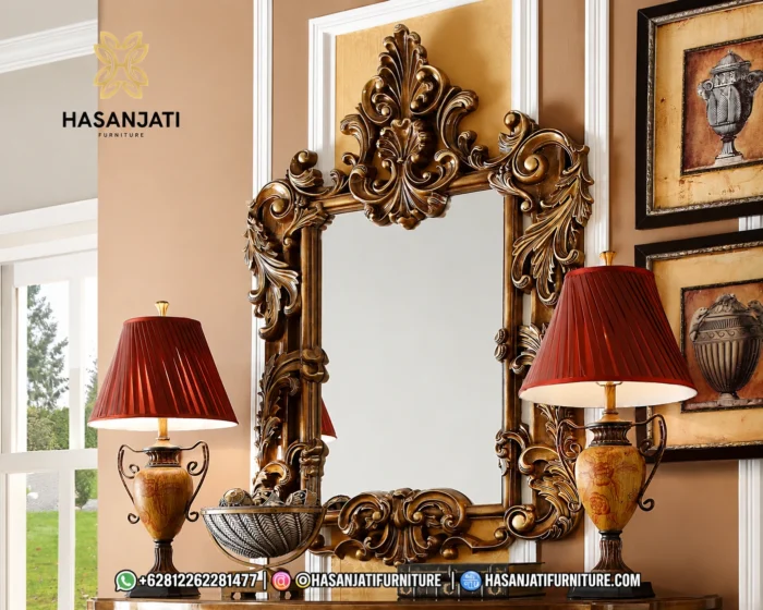 Detail mahkota ukiran rimbun klasik pada pigura bingkai cermin dinding besar seri Seraphine warna emas antik produk jepara dengan watermark Hasan Jati Furniture.