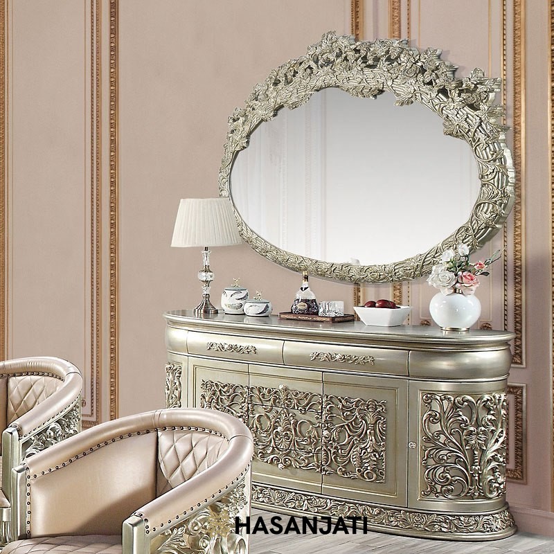 Bufet klasik mewah di ruang makan elegan