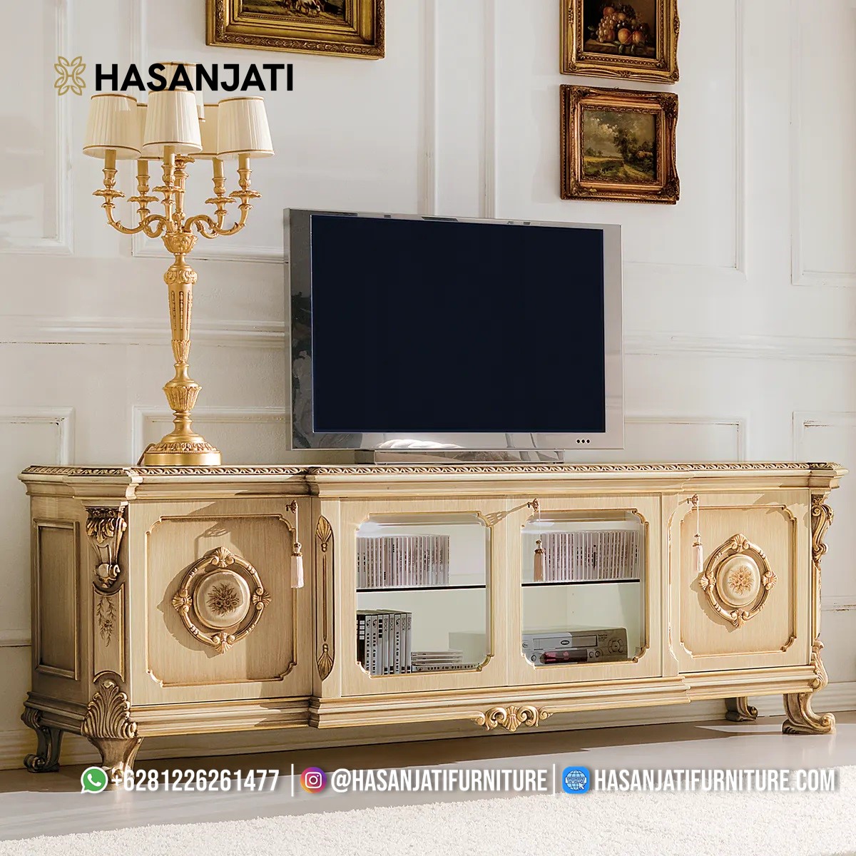 Bufet TV Klasik Cream Gold model panjang dengan aksen ukiran mewah, cocok untuk TV besar.