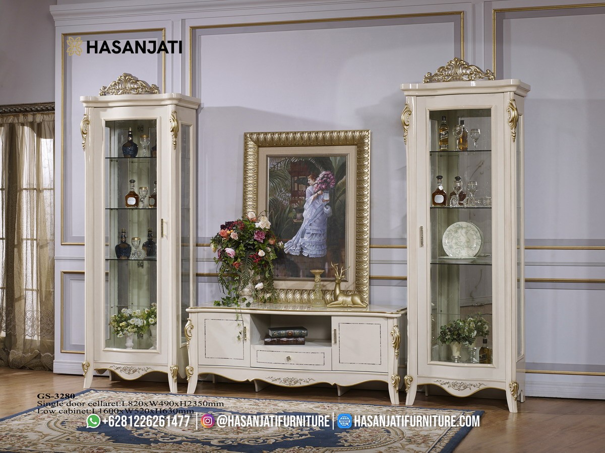 Bufet TV klasik mewah warna cream dengan ukiran warna gold dan lemari kaca bergaya Eropa produksi Hasan Jati Furniture Jepara.