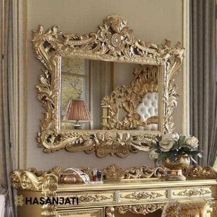 Detail ukiran frame mirror meja rias mewah klasik Jepara warna emas