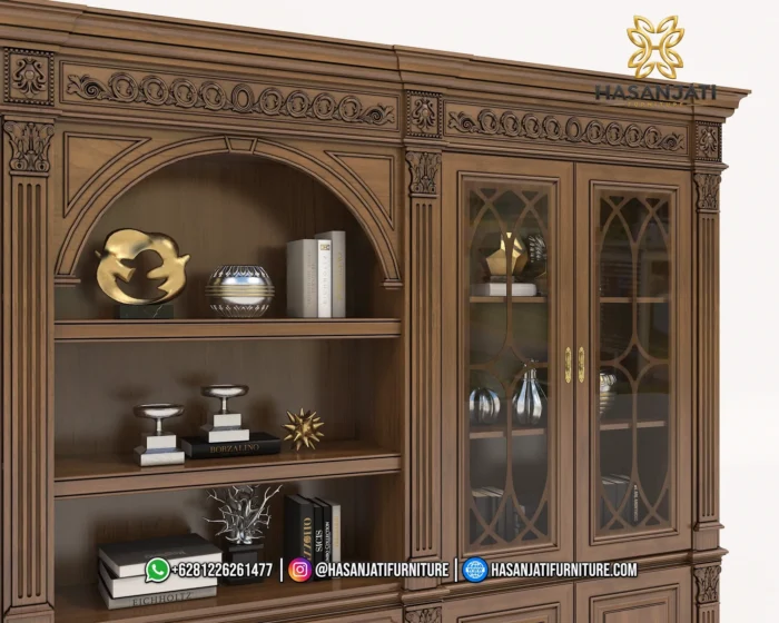 Tampilan detail area rak terbuka 3 tingkat dengan mahkota lengkung kubah bagian tengah lemari hias jati mewah classic style.
