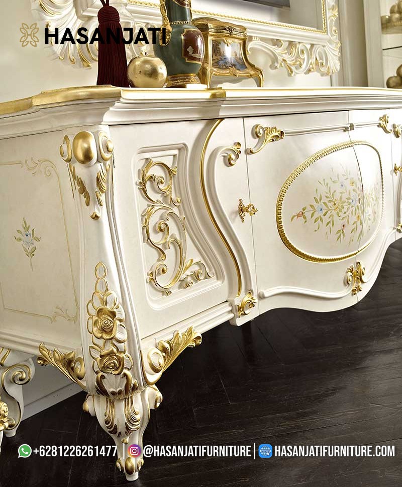 Close-up Detail Ukiran Emas dan Finishing Duco pada Bufet TV Klasik Mewah
