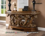 Detail pahatan tangan ornamen scrollwork warna emas antik dan perfect brown pada kolong tengah meja konsol mewah Seraphine.