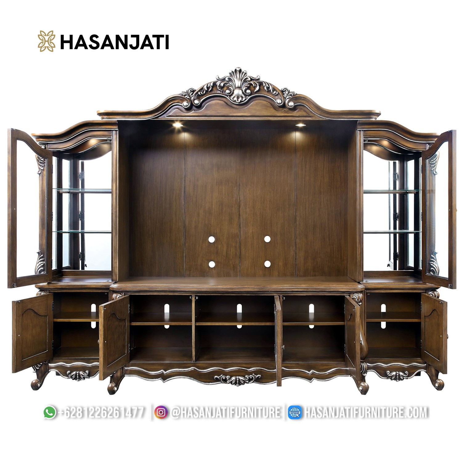 Interior Set Bufet TV Klasik Ukiran Jati terbuka, menampilkan rak penyimpanan, cermin, dan lampu sorot