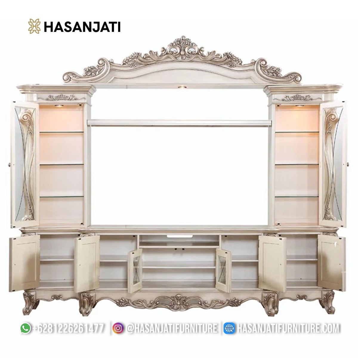 Interior Set Bufet TV Klasik terbuka, menunjukkan rak kaca display, area TV 70 inch, dan ruang penyimpanan