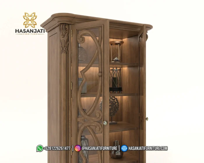 Detail konstruksi frame kayu jati pintu kanan lemari hias Aurelia produk Hasan Jati Furniture.
