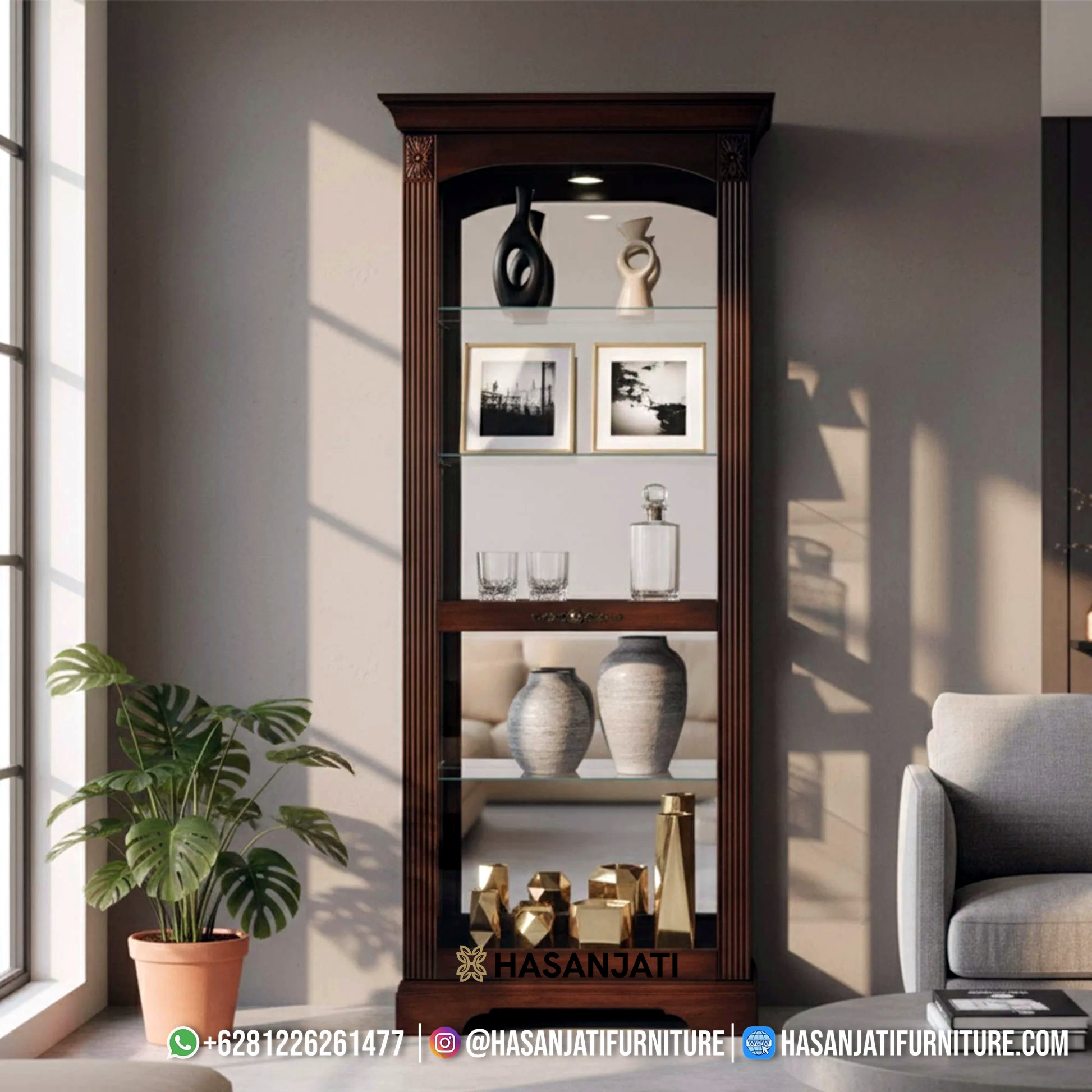 Lemari hias jati jepara minimalis 1 pintu sliding kaca ramping, cokelat tua, untuk ruang tamu modern.