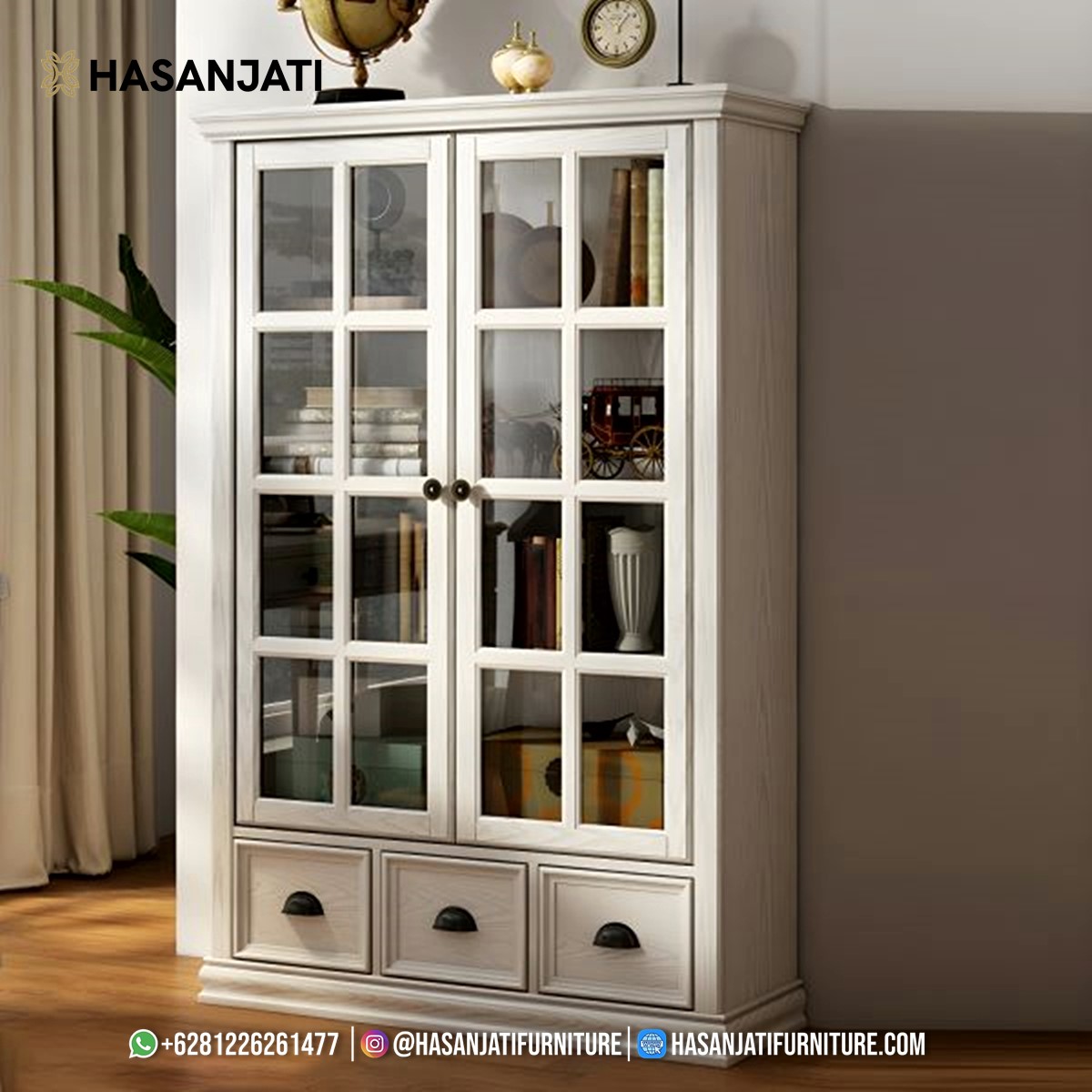 Lemari hias minimalis 2 pintu kaca putih duco, material kayu mahoni solid, dengan 3 laci