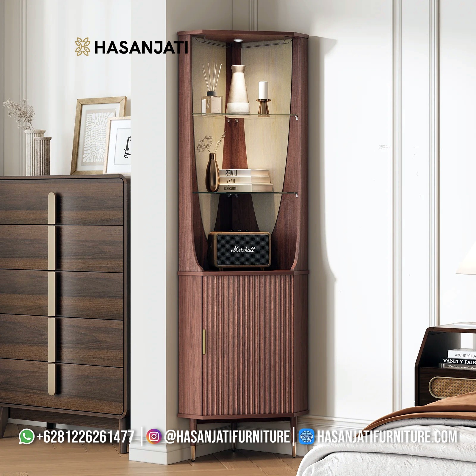 Lemari hias sudut kayu jati cokelat tua minimalis untuk dekorasi kamar tidur