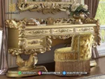 Tampilan dekat meja dresser rias laci lebar dengan kaki pedestal silinder dan kursi stool berumbai warna kuning emas tipe Bernadette produk Hasan Jati Furniture.