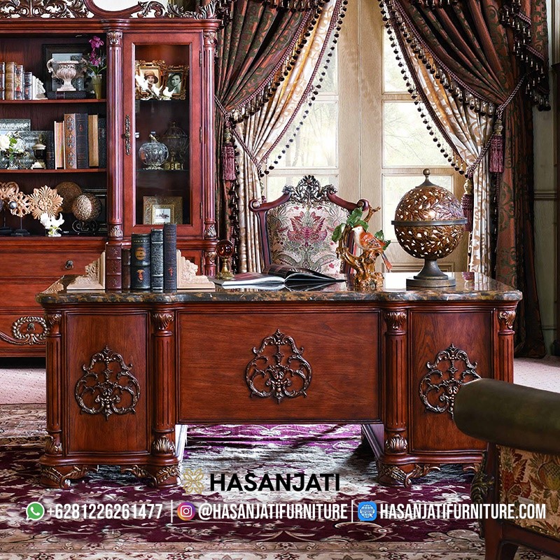 Meja kantor jati model klasik warna salak muda dengan detail ukiran Jepara