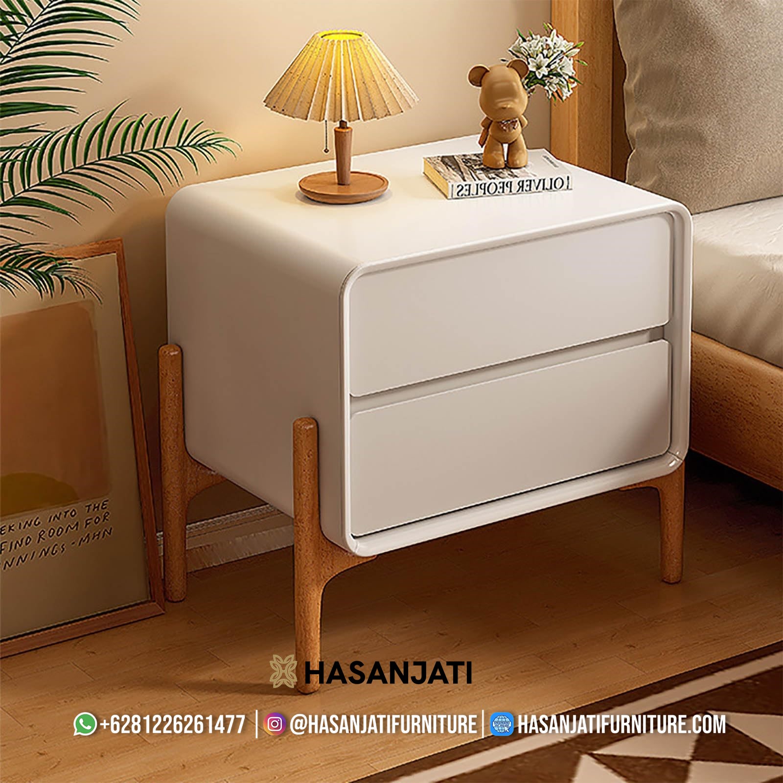Model meja nakas putih minimalis dengan kaki kayu alami yang cocok untuk kamar tidur bergaya Scandinavian.