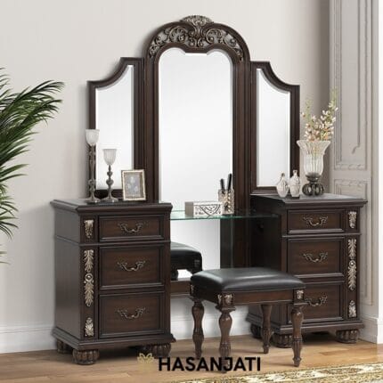 Meja rias jati antik warna cokelat tua dengan ukiran Jepara klasik dan kursi empuk elegan