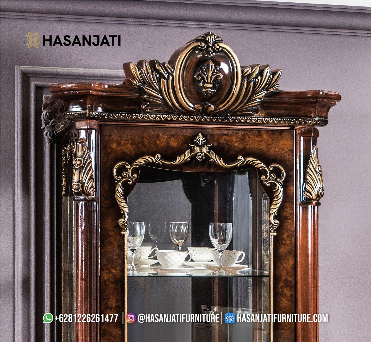 Ornamen mahkota ukiran emas bufet tv klasik jati gaya eropa dengan finishing walnut mengkilap