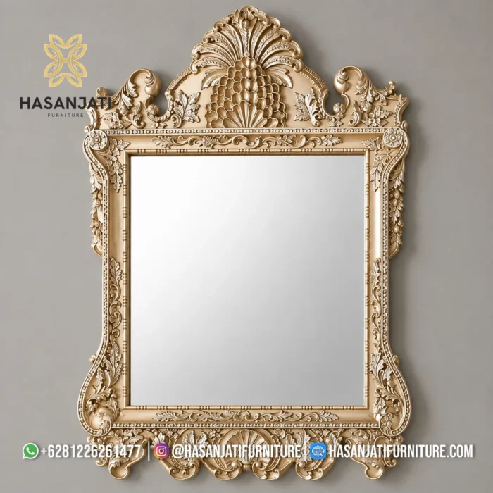 Detail bingkai pigura cermin hias dinding besar seri Prosecco dengan mahkota ukiran kipas daun palem rimbun warna emas produk Hasan Jati Furniture.