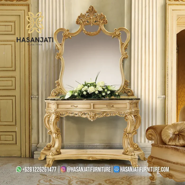 Tampilan penuh tampak depan set meja konsol mewah Louvre ivory gold dengan hiasan bunga di atas marmer hitam.