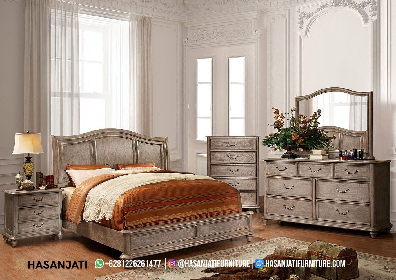 Tempat tidur classic jati Jepara dengan tampilan elegan di kamar tidur